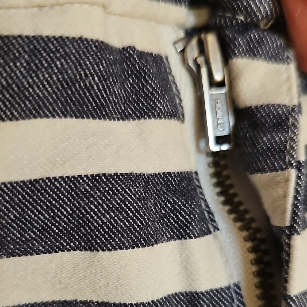GAP Black and White Striped Women's Shorts - Picture 6 of 6